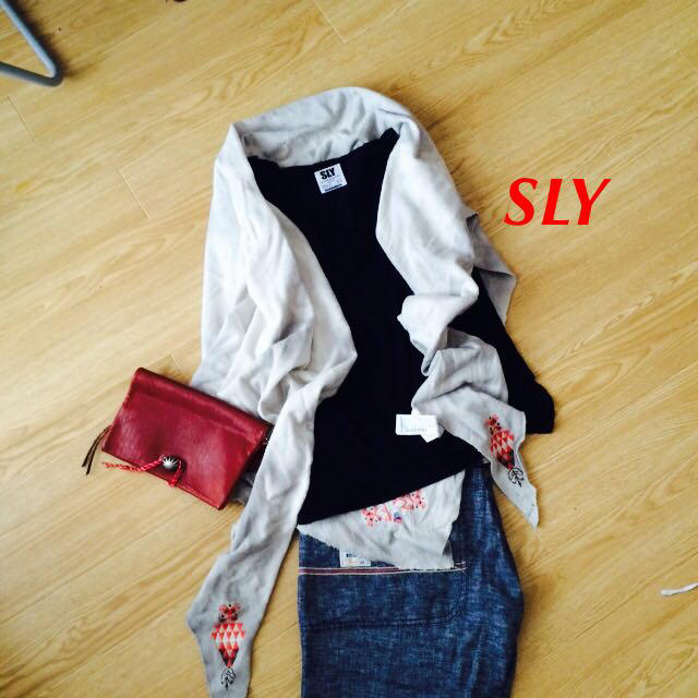 SLY(スライ)の♢SLY♢ ブラックカットソー レディースのトップス(カットソー(半袖/袖なし))の商品写真