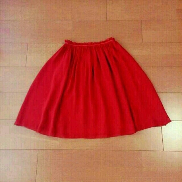 DRESSTERIOR(ドレステリア)のDRESSTERIOR 赤シルクスカート レディースのスカート(ひざ丈スカート)の商品写真