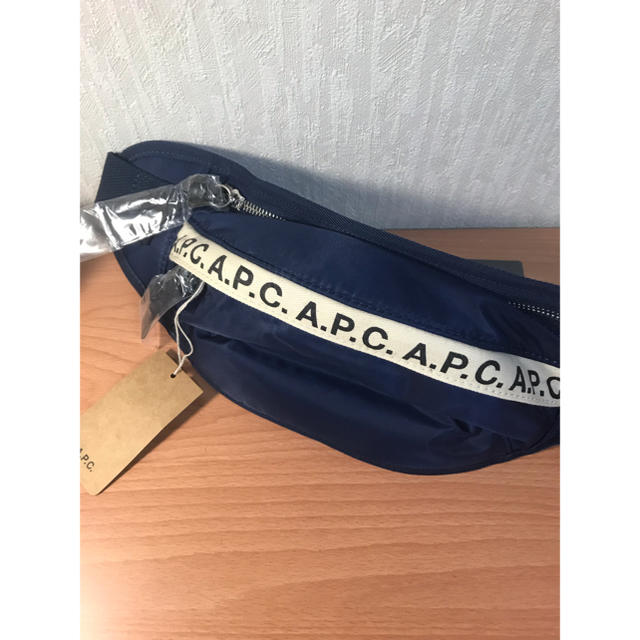 A.P.C(アーペーセー)の【新品未使用】A.P.C ボディーバック レディースのバッグ(ボディバッグ/ウエストポーチ)の商品写真