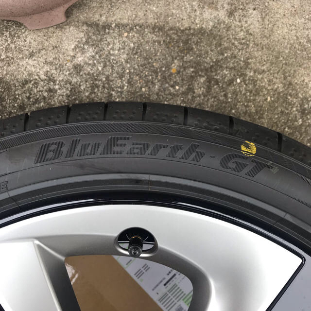 トヨタ(トヨタ)の新車外し プリウス 純正 タイヤ ホイール 215/45r17 自動車/バイクの自動車(タイヤ・ホイールセット)の商品写真