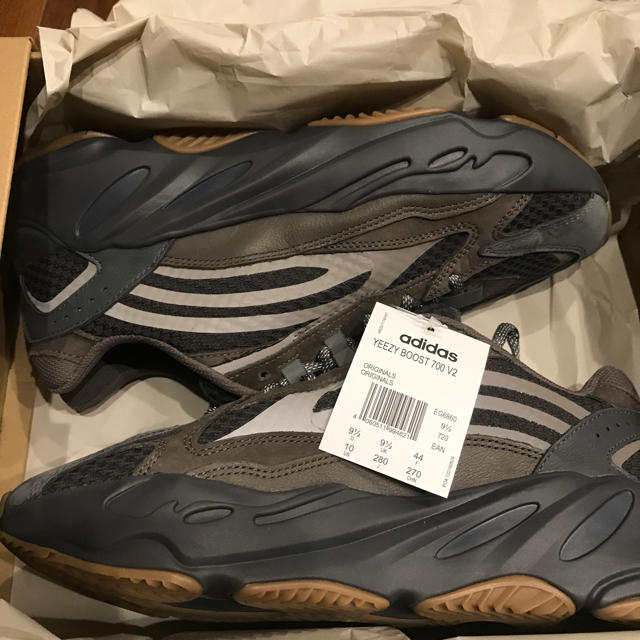 yeezy boost 700 v2