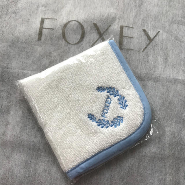 FOXEY(フォクシー)の新品未使用♡ フォクシー タオルハンカチ レディースのファッション小物(ハンカチ)の商品写真