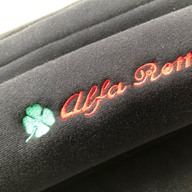 Alfa Romeo(アルファロメオ)のアルファロメオ  シートベルトカバー  中古品「専用」 自動車/バイクの自動車(車内アクセサリ)の商品写真