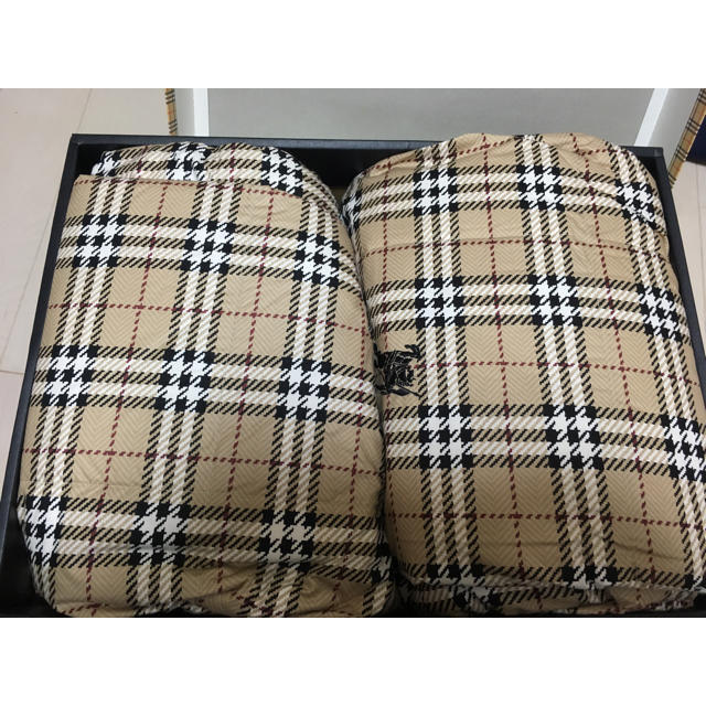 BURBERRY(バーバリー)の正規品 バーバリー 西川 羽毛布団 2枚セット インテリア/住まい/日用品の寝具(布団)の商品写真