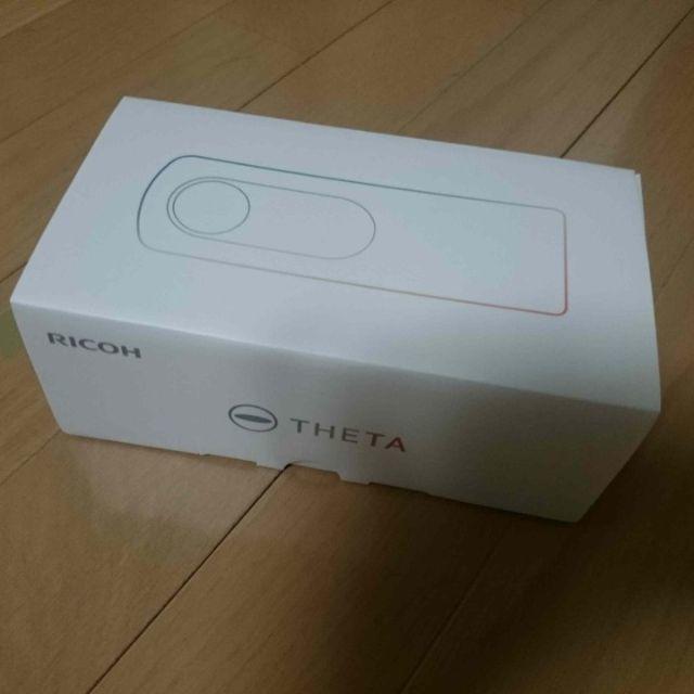 【値下げ】新品 RICOH THETA SC WHITE 全天球カメラ リコー スマホ/家電/カメラのカメラ(コンパクトデジタルカメラ)の商品写真