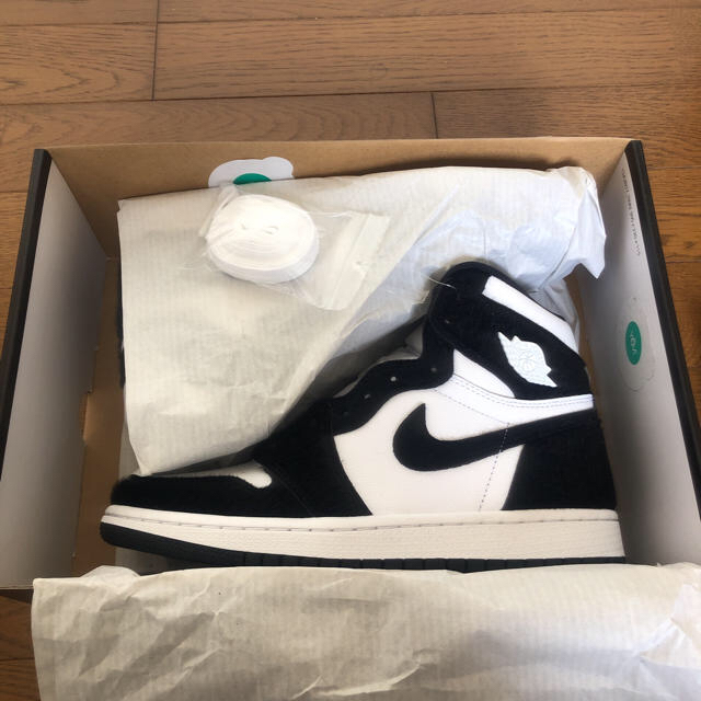 NIKE(ナイキ)の正規品 NIKE WMNS AIR JORDAN 1 HIGH OG TWIST レディースの靴/シューズ(スニーカー)の商品写真