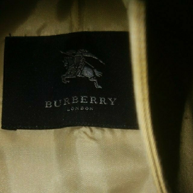 BURBERRY by ラーメン's shop｜バーバリーならラクマ - BURBERRYのトレンチコートの通販 新品超激得
