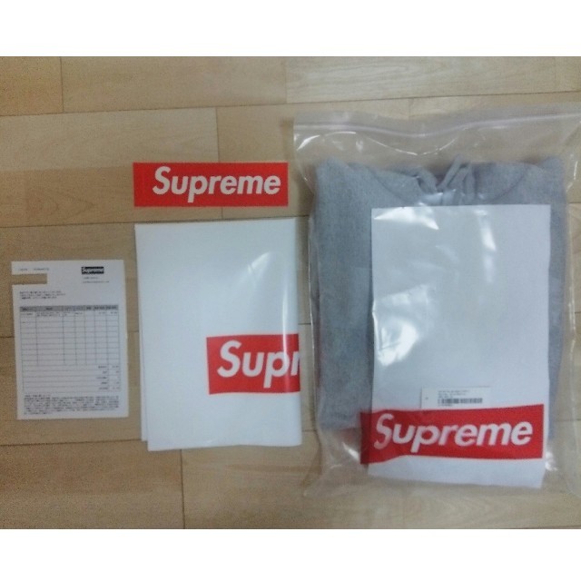 Supreme(シュプリーム)の送込 M Supreme Swarovski Box Logo Hooded メンズのトップス(パーカー)の商品写真