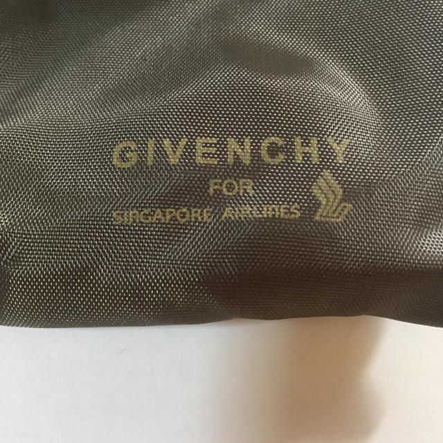 GIVENCHY(ジバンシィ)のGIVENCHY FOR SINGAPORE AIRLINES 機内セット インテリア/住まい/日用品の日用品/生活雑貨/旅行(旅行用品)の商品写真