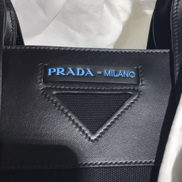 PRADA(プラダ)のたすけ様専用 PRADA 新作 バック  レディースのバッグ(トートバッグ)の商品写真