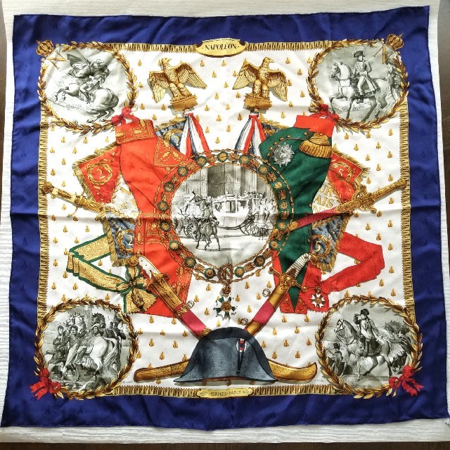 エルメス カレ90 ナポレオン柄のシルクスカーフ - バンダナ/スカーフ