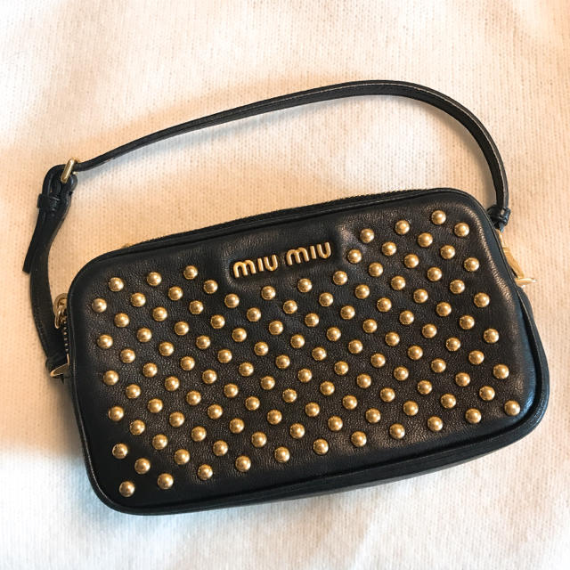 miumiu - 【美品】miumiu ポーチ クラッチ スタッズの通販 by ★高級ブランド★｜ミュウミュウならラクマ