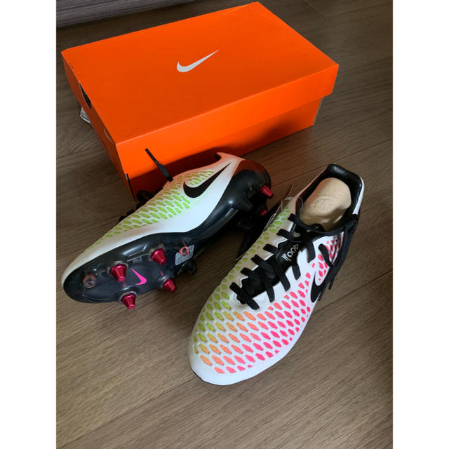 NIKE(ナイキ)のサッカースパイク (マジスタ オーパスSG-PRO) チケットのスポーツ(サッカー)の商品写真