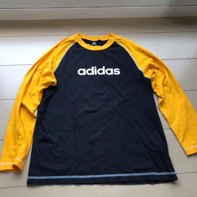 adidas(アディダス)のアディダスラグラン長袖Tシャツ キッズ/ベビー/マタニティのキッズ服男の子用(90cm~)(Tシャツ/カットソー)の商品写真