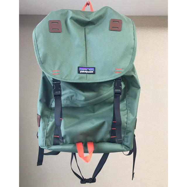 patagonia(パタゴニア)のシュッド様専用！パタゴニアのリュック 26L カーキ メンズのバッグ(バッグパック/リュック)の商品写真