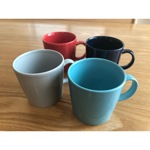 iittala(イッタラ)の<tomoe様専用2色> イッタラ マグカップ 4個セット インテリア/住まい/日用品のキッチン/食器(グラス/カップ)の商品写真