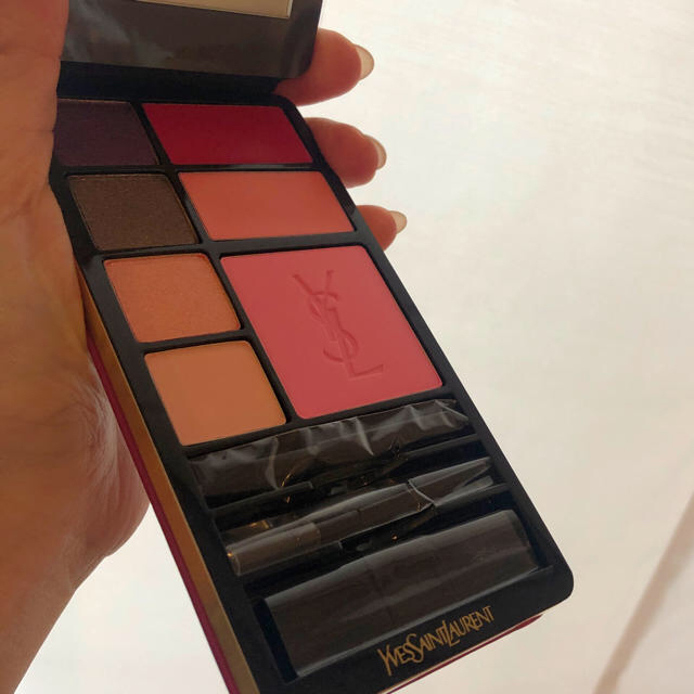 Yves Saint Laurent Beaute(イヴサンローランボーテ)の新品  イブサンローラン   メイクパレット コスメ/美容のキット/セット(コフレ/メイクアップセット)の商品写真