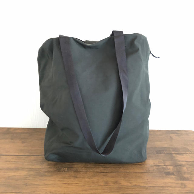 ARC'TERYX(アークテリクス)のARC'TERYX VEILANCE「Seque Tote」 メンズのバッグ(トートバッグ)の商品写真