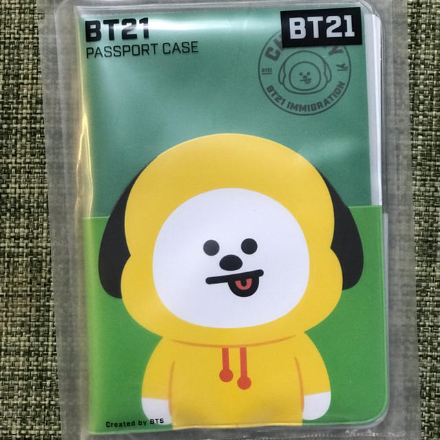 防弾少年団(BTS)(ボウダンショウネンダン)のBT21 CHIMMY パスポートケース エンタメ/ホビーのおもちゃ/ぬいぐるみ(キャラクターグッズ)の商品写真