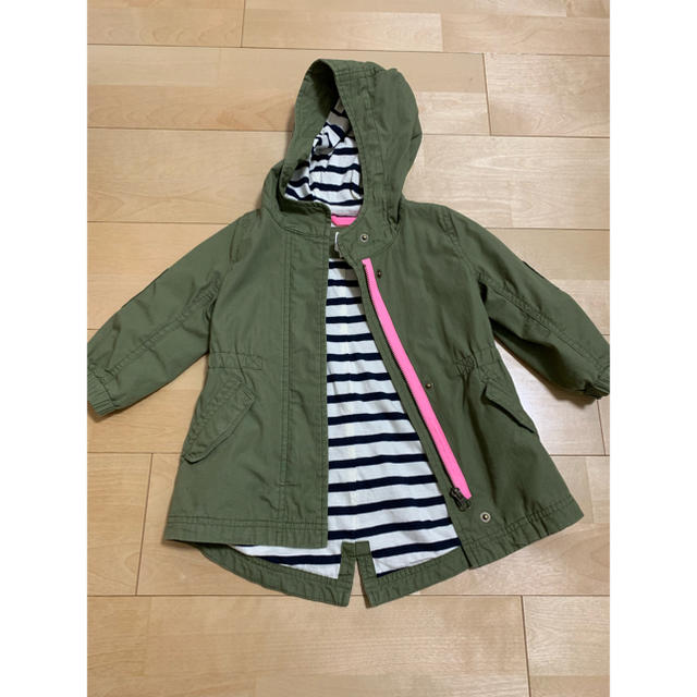 babyGAP(ベビーギャップ)のbabyGap アウター 女の子 90cm カーキー キッズ/ベビー/マタニティのキッズ服女の子用(90cm~)(ジャケット/上着)の商品写真