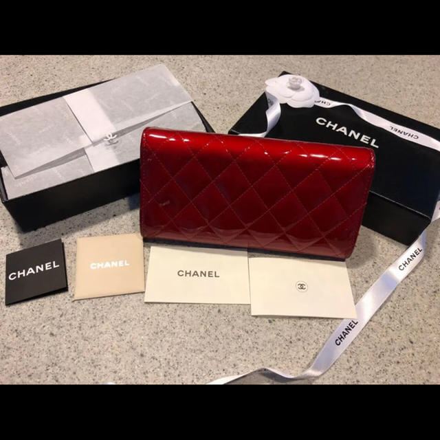 CHANEL(シャネル)のCHANEL マトラッセ キルト エナメル 長財布 美品 レディースのファッション小物(財布)の商品写真