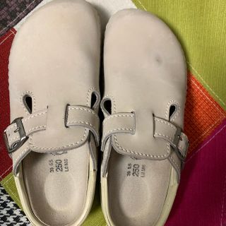 ビルケンシュトック(BIRKENSTOCK)のビルケンシュトック TATAMI 革製アイボリー25㎝(サンダル)