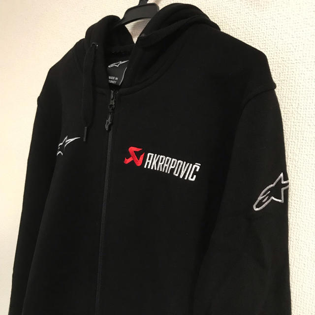 アクラポビッチ×アルパインスターズ コラボパーカー