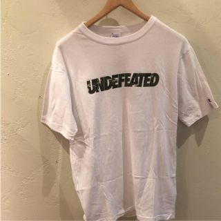 アンディフィーテッド(UNDEFEATED)のundefeated 迷彩ロゴ tee  白 ホワイト(Tシャツ/カットソー(半袖/袖なし))