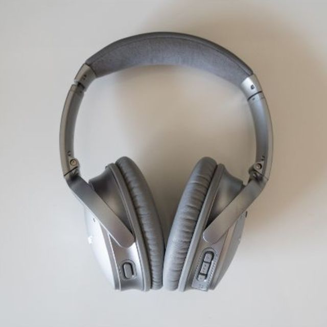 BOSE(ボーズ)のbose quietcomfort 35 ii シルバー スマホ/家電/カメラのオーディオ機器(ヘッドフォン/イヤフォン)の商品写真