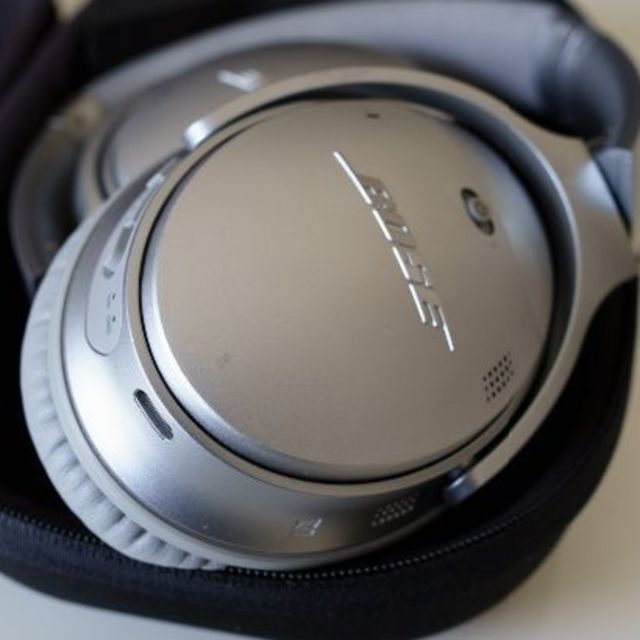 BOSE(ボーズ)のbose quietcomfort 35 ii シルバー スマホ/家電/カメラのオーディオ機器(ヘッドフォン/イヤフォン)の商品写真