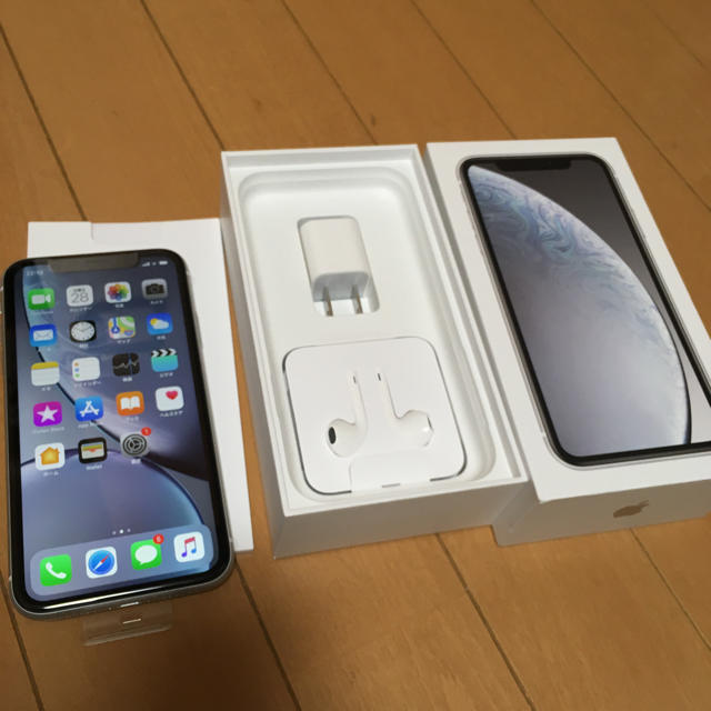 流行に iPhone - SIMフリー iPhone XR128 白 スマートフォン本体