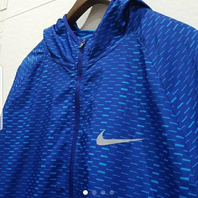 NIKE(ナイキ)のNIKE ナイキ ナイロン　パーカー メンズのジャケット/アウター(ナイロンジャケット)の商品写真