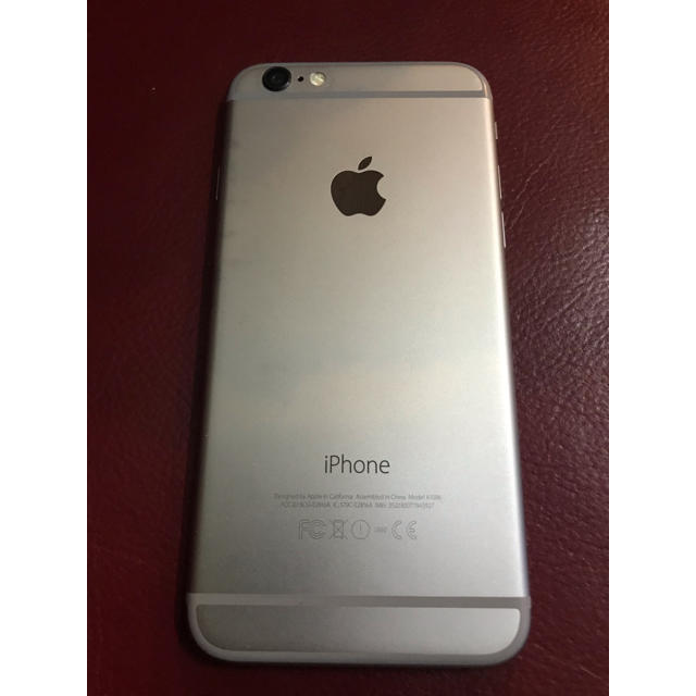 Apple(アップル)のドコモ iPhone6 ブラック シルバー スマホ/家電/カメラのスマートフォン/携帯電話(スマートフォン本体)の商品写真