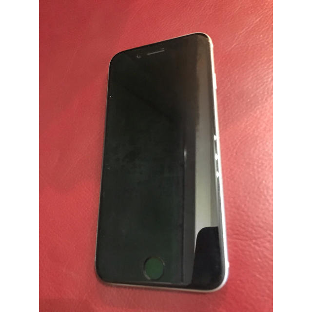Apple(アップル)のドコモ iPhone6 ブラック シルバー本体 スマホ/家電/カメラのスマートフォン/携帯電話(スマートフォン本体)の商品写真