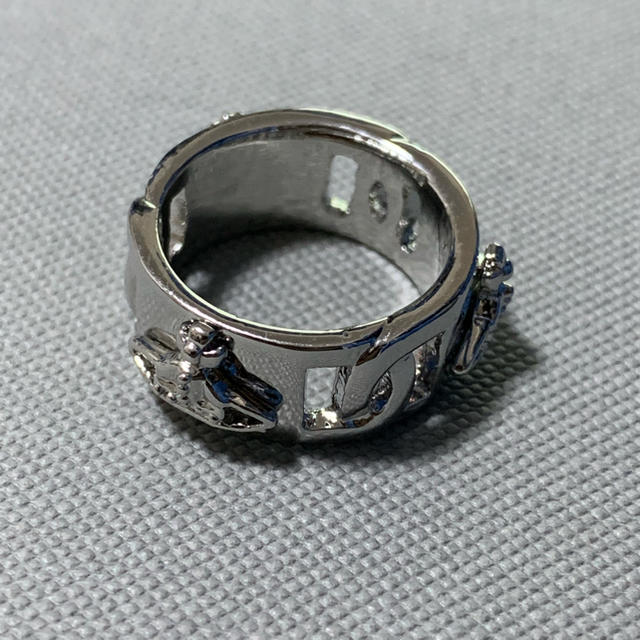 Vivienne Westwood(ヴィヴィアンウエストウッド)の即購入OK シルバーカラーリング メンズのアクセサリー(リング(指輪))の商品写真
