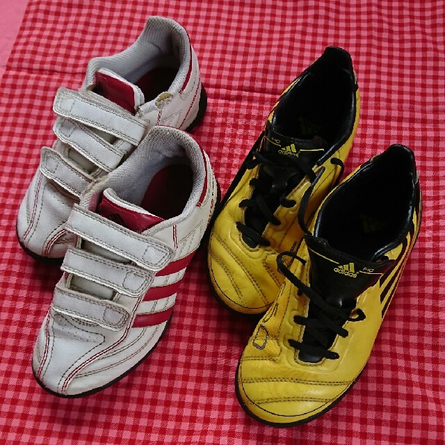 adidas(アディダス)のアディダス 19㎝ ２足 キッズ/ベビー/マタニティのキッズ靴/シューズ(15cm~)(スニーカー)の商品写真