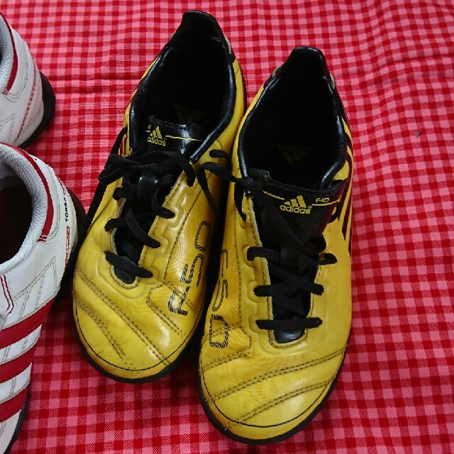 adidas(アディダス)のアディダス 19㎝ ２足 キッズ/ベビー/マタニティのキッズ靴/シューズ(15cm~)(スニーカー)の商品写真