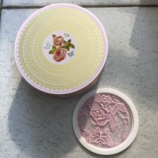 レメルヴェイユーズラデュレ(Les Merveilleuses LADUREE)の【ラデュレ】イルミネイティング フェイスパウダー  新品 gい(フェイスパウダー)