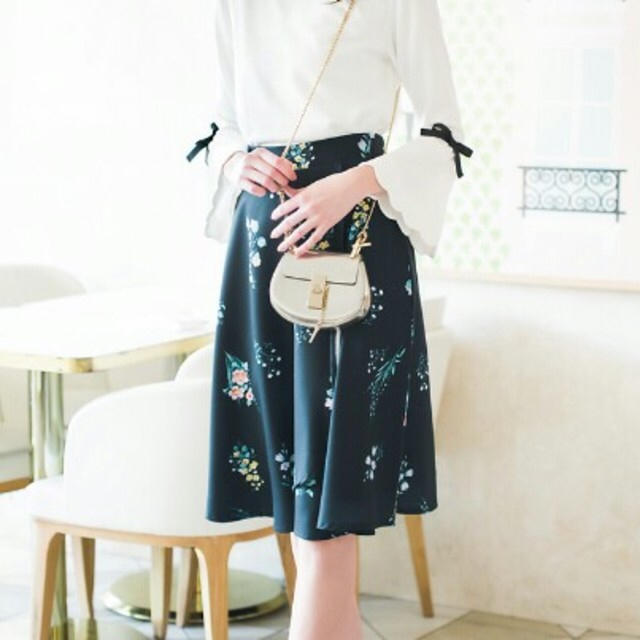 tocco(トッコ)のトッコ 花柄スカート レディースのスカート(ひざ丈スカート)の商品写真