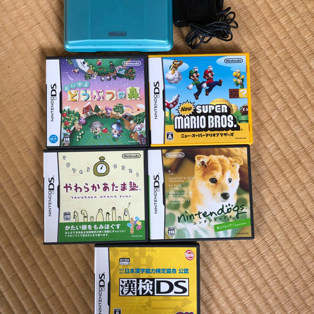 ニンテンドーDS(ニンテンドーDS)の【中古】任天堂DS パールグリーン、カセット5個セット エンタメ/ホビーのゲームソフト/ゲーム機本体(携帯用ゲーム機本体)の商品写真