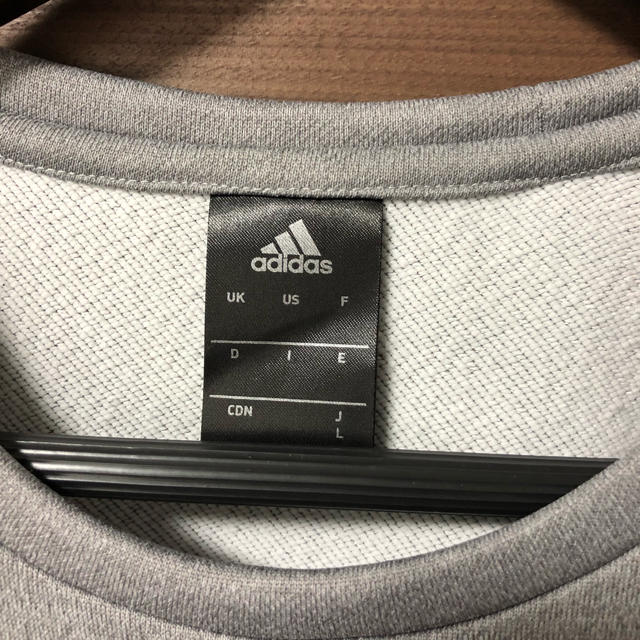 adidas(アディダス)のadidas プルオーバー スポーツ/アウトドアのスポーツ/アウトドア その他(その他)の商品写真