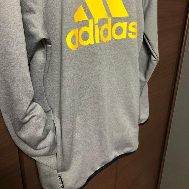 adidas(アディダス)のadidas プルオーバー スポーツ/アウトドアのスポーツ/アウトドア その他(その他)の商品写真