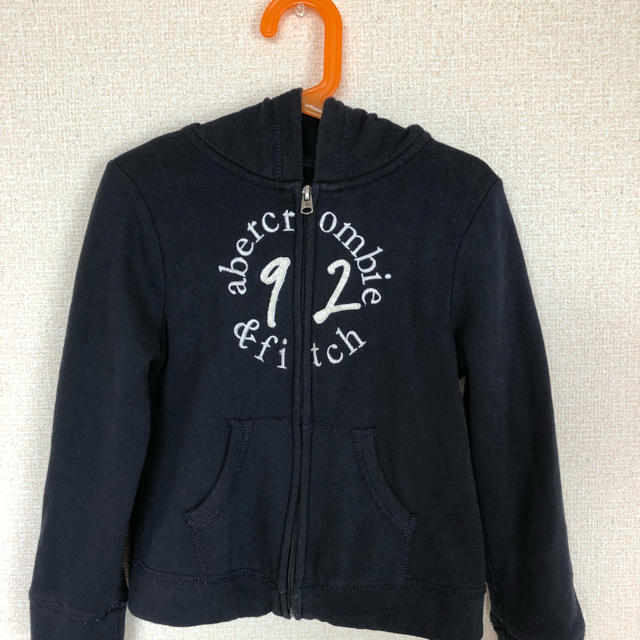 Abercrombie&Fitch(アバクロンビーアンドフィッチ)のabercrombie kids ネイビーパーカー 7/8サイズ キッズ/ベビー/マタニティのキッズ服女の子用(90cm~)(ジャケット/上着)の商品写真