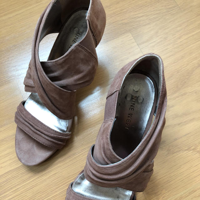 NINE WEST(ナインウエスト)のnine WEST サンダル スエード調 ダークピンク ピンクベージュ レディースの靴/シューズ(サンダル)の商品写真