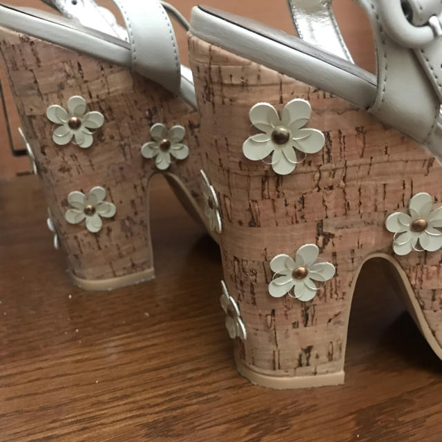 MIIA(ミーア)のMIIA 花柄ウェッジソールサンダル レディースの靴/シューズ(サンダル)の商品写真