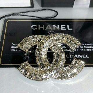 シャネル(CHANEL)の【美品】CHANL ブローチ ♡(ブローチ/コサージュ)