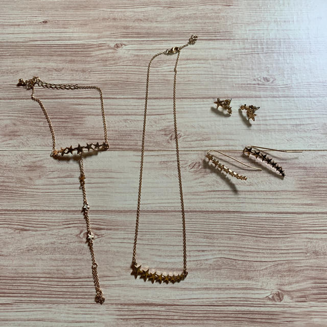 FOREVER 21(フォーエバートゥエンティーワン)の4点セット レディースのアクセサリー(ネックレス)の商品写真