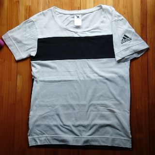 アディダス(adidas)のadidasTシャツ  Lｻｲｽﾞ(Tシャツ(半袖/袖なし))