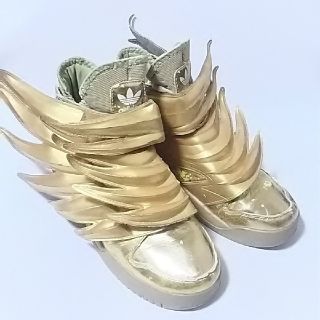 ジェレミースコット(JEREMY SCOTT)の
専用ウィング!ジェレミースコット×アディダスコラボスニーカー金！


(スニーカー)