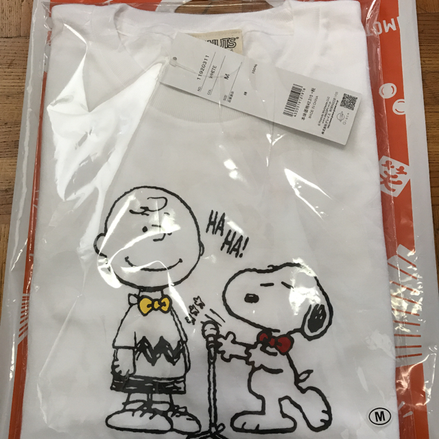 SNOOPY(スヌーピー)の沖縄国際映画祭 スヌーピーコラボ Tシャツ　Mサイズ エンタメ/ホビーのコレクション(その他)の商品写真